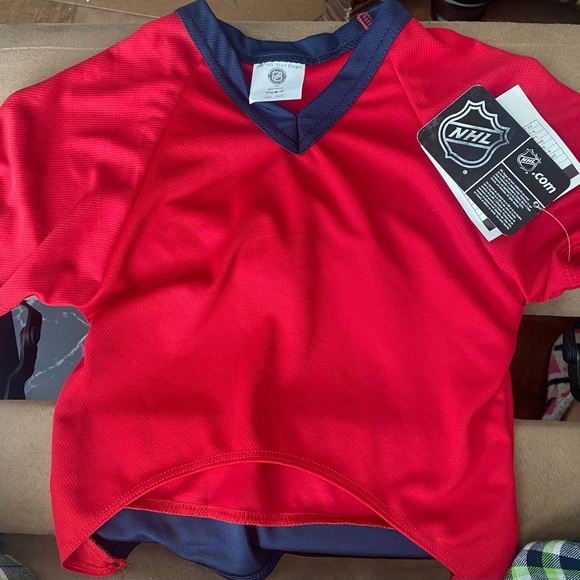 Washington Capitals dog jersey. Size L. NWT. - Picture 3 of 3